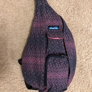 NAVY POK-A-DOT KAVU SLING BAG